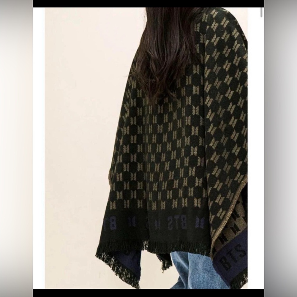 NWT BTS Army Merch Pack Poncho Blanket